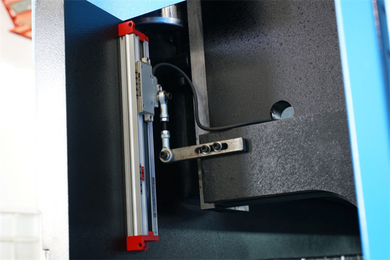 Màquines curvadores de perfils d'acer electrohidràuliques CNC DA53T
