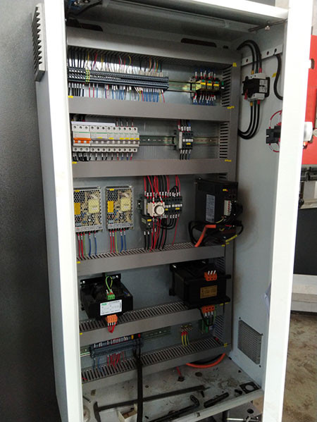 Peiriant brêc wasg hydrolig DA66T CNC