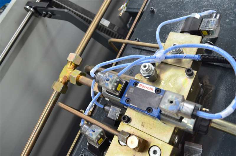 Peiriant brêc wasg hydrolig DA66T CNC