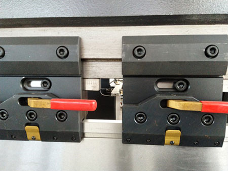 Peiriant brêc wasg hydrolig DA66T CNC