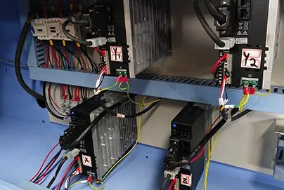 Màquina de tall per làser de fibra CNC de plaques i canonades